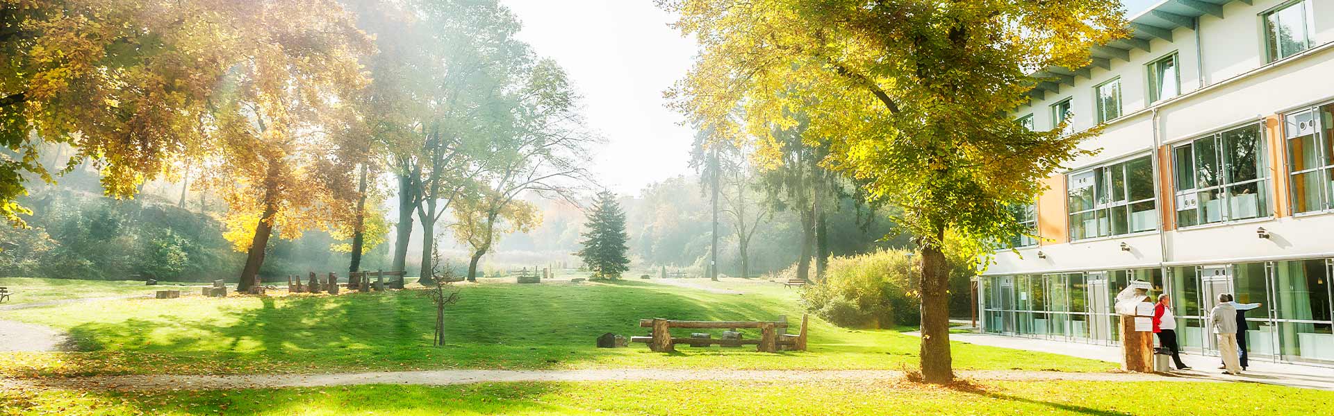 Gartenanlage im Herbst - © Reinhard Podolsky/mediadesign